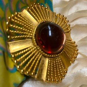 “JJ" ANTIQUE VINTAGE TWISTED GOLD TONE PIN BROOCH